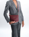 TAMINS | Umhängetasche antik rot/gold - on body