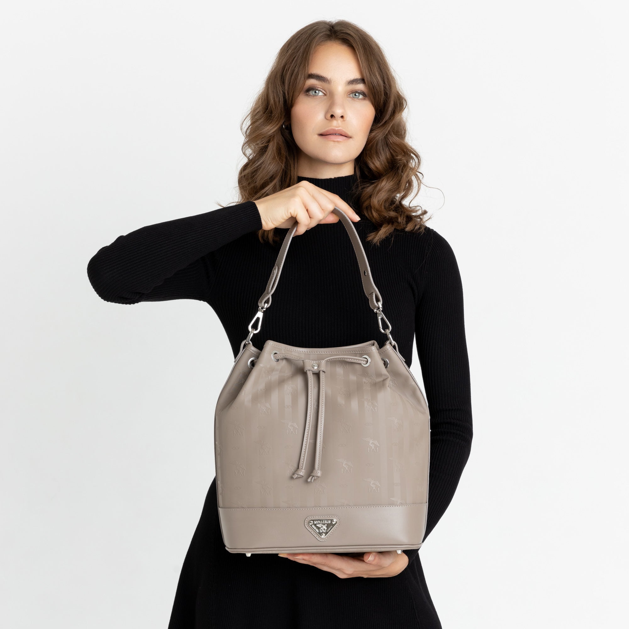 NIESEN | Beuteltasche taupe grau/silber - on body