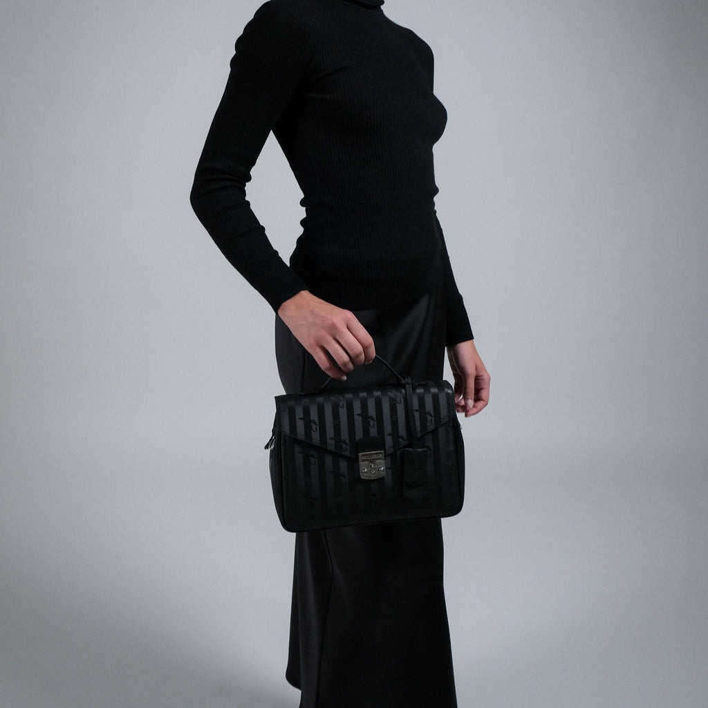 MARLY | Umhängetasche classic schwarz/silber on body