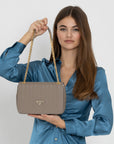 GOLDACH | Umhängetasche taupe grau/gold - on body