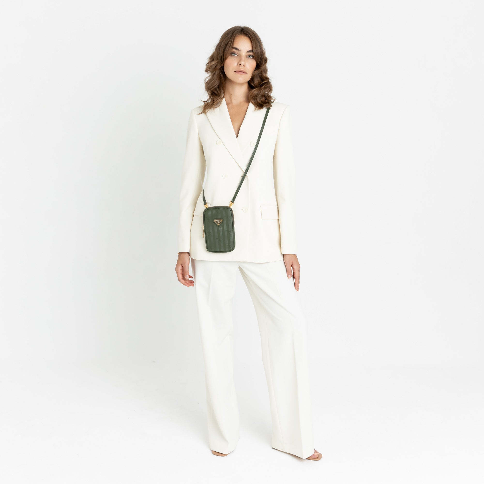WILDHORN | Handyportemonnaie olive grün/gold - on body 1