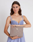 REUTE | Necessaire taupe/gold - on body
