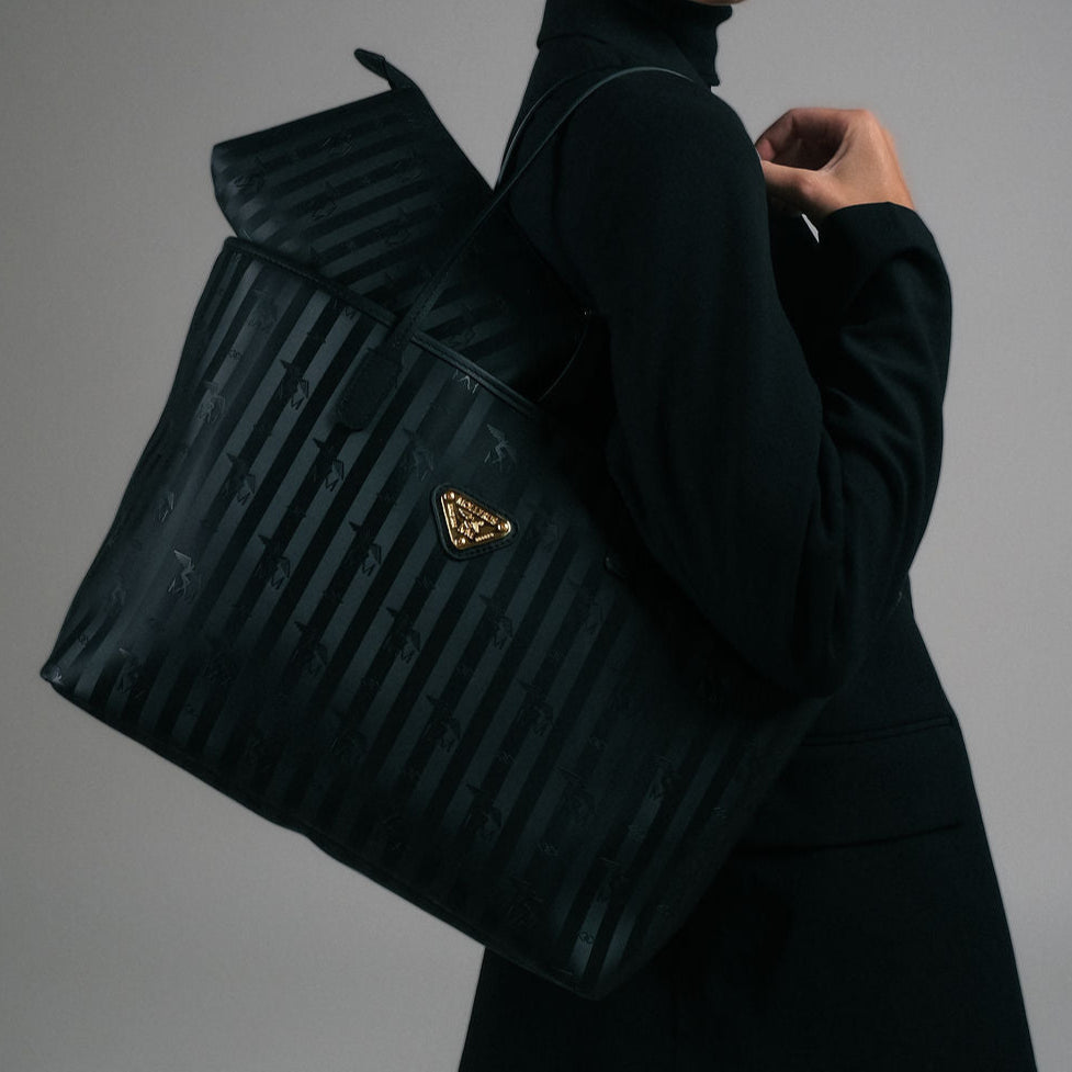 BERN | Shopper classic schwarz/gold CLOSE UP ON BODY