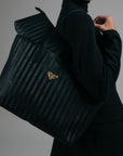BERN | Shopper classic schwarz/gold CLOSE UP ON BODY