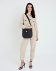 WAELDI | Umhängetasche classic schwarz/gold FULL BODY