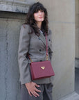 WIL | Umhängetasche antik rot/gold - on body