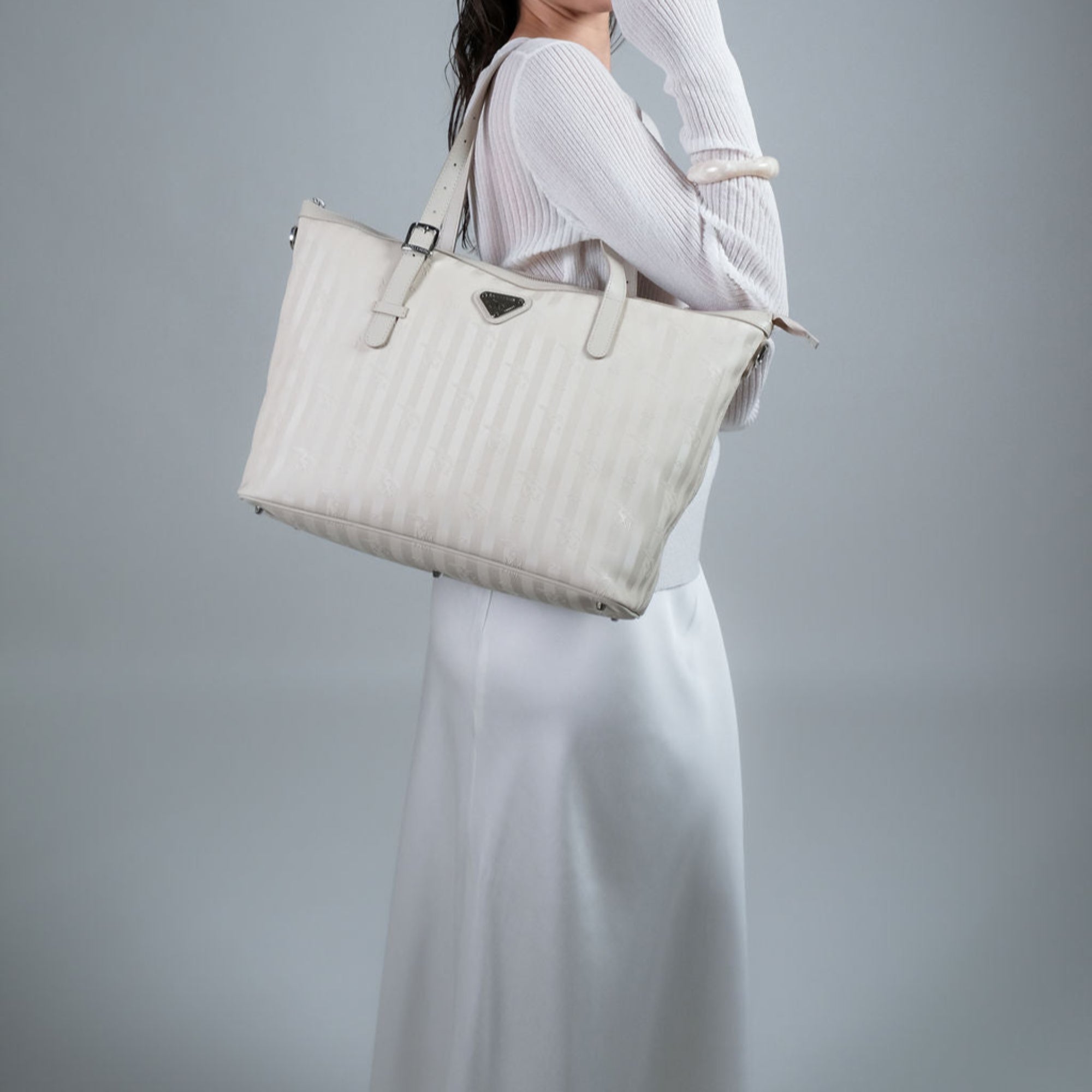 GISWIL | Shopper avec fermeture éclair blanc perle/argent