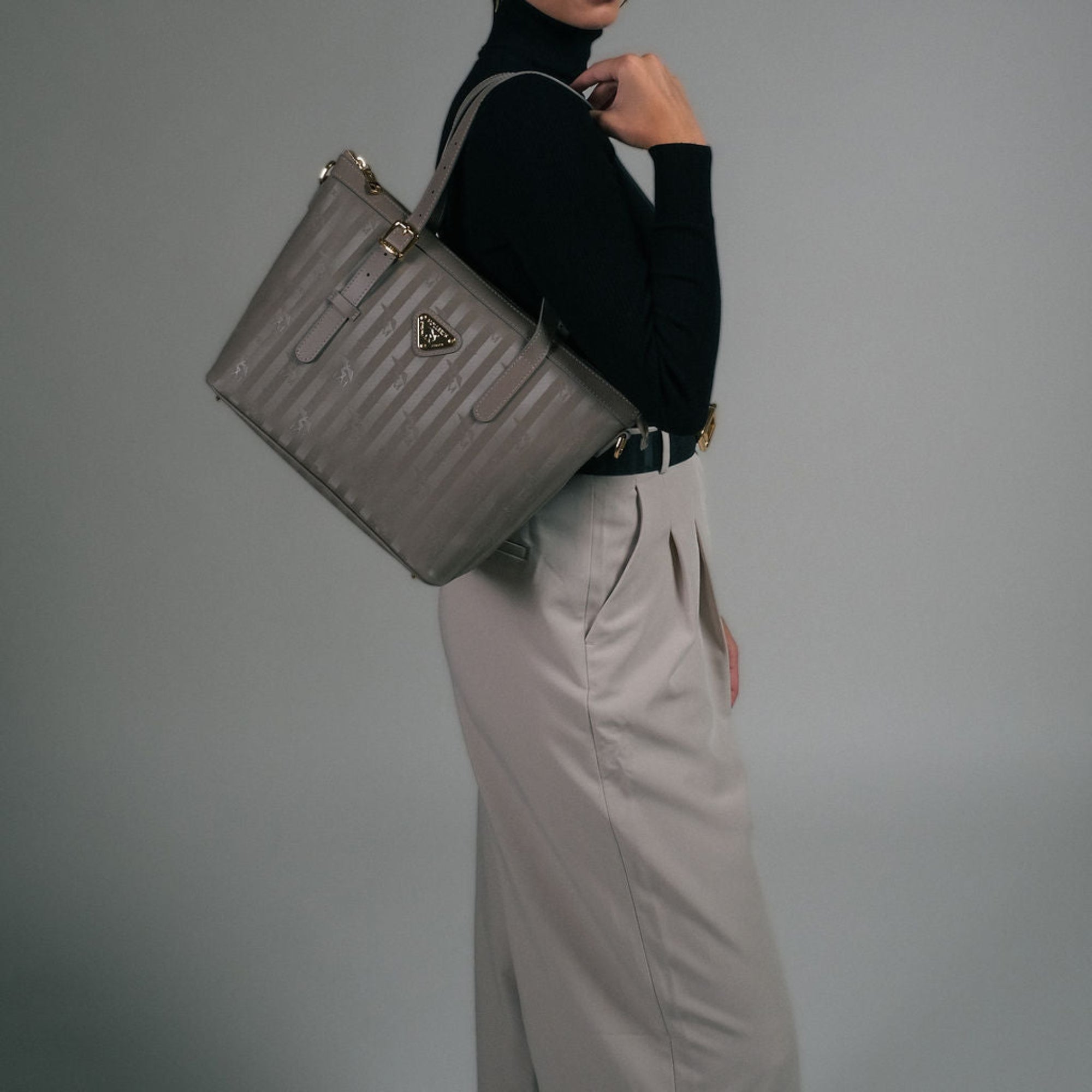VALLON | Shopper taupe grau/gold - on body