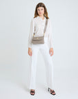 NOVILLE | Umhängetasche taupe/gold - on body