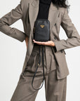 WILDHORN | Handyportemonnaie Kalbsleder schwarz/gold - on body