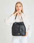 NIESEN | Beuteltasche kalbsleder classic schwarz/gold - on body