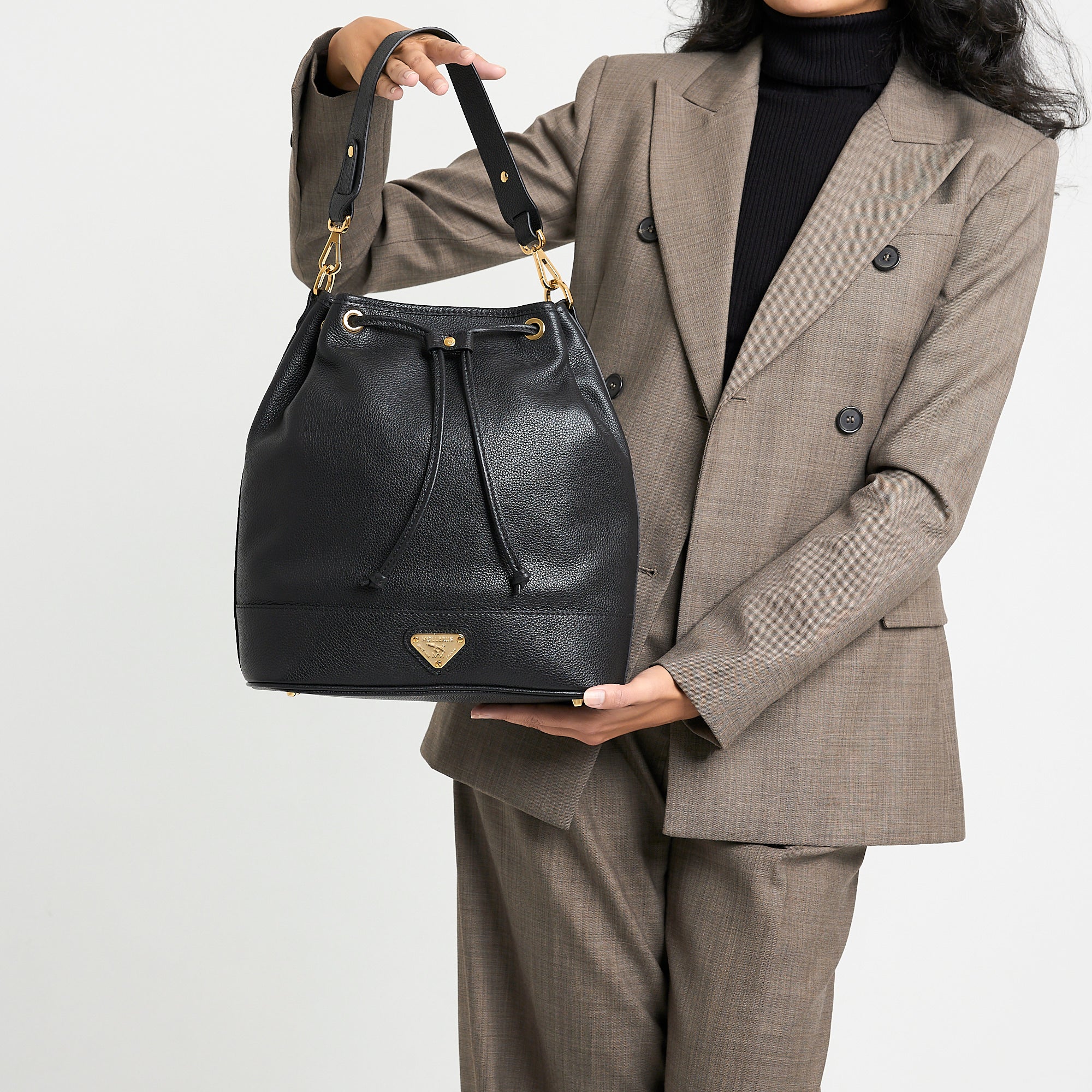 NIESEN | Pouch bag calfskin black/gold