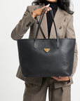 BERN | Shopper Kabsleder schwarz/gold - on body