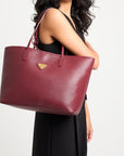 BERN | Shopper Kabsleder antik rot/gold - on body