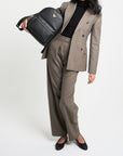 GLARUS | Rucksack Kalbsleder schwarz/gold - on body