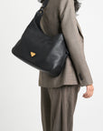 MENDRISIO | Umhängetasche Kalbsleder classic schwarz/gold - on body