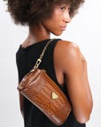 ANDEER | Pochette Croco honey braun/oro - indossata