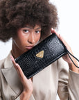 FRESENS | Clutch Croco schwarz/gold - frontal - on body