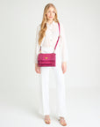 FEY | Schultertasche Croco blush pink/silber ON BODY