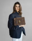 MARLY | Umhängetasche Wildleder braun/gold - close up