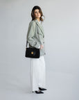 MARLY | Umhängetasche Wildleder classic schwarz/gold - full body