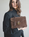 MARLY | Umhängetasche Wildleder braun/gold - detail