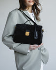 MARLY | Umhängetasche Wildleder classic schwarz/gold - close up