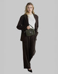 MEYRIN | Umhängetasche Wildleder moosgrün/gold - full body