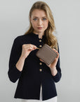 NIEDERHORN | Portemonnaie taupe grau/gold - on body