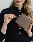 NIEDERHORN | Portemonnaie taupe grau/gold - detail