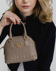 OETWIL | Handtasche taupe grau/gold - detail