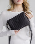 TAMINS | Umhängetasche classic schwarz/schwarz - detail