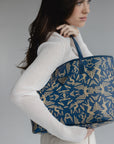 BERN | Shopper Maze cappuccino deep blau/silber - on body