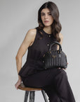OETWIL | Handtasche classic schwarz/gold – weitere Ansicht
