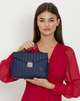 MARLY | Umhängetasche midnight blau/silber - on body