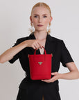 POMY | Shopper in pelle di mela/rosso/oro - dettaglio ravvicinato