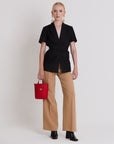 POMY | Shopper in pelle di mela/rosso/oro - indossato
