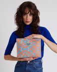 REUTE | Necessaire Maze orange hellblau/silber - close up