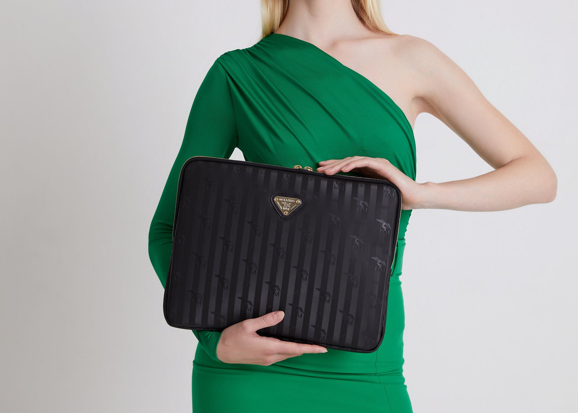 ROETI | Laptoptasche classic schwarz/gold close up