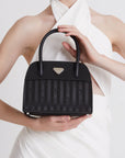 SOGLIO | Handtasche classic schwarz/silber - on body