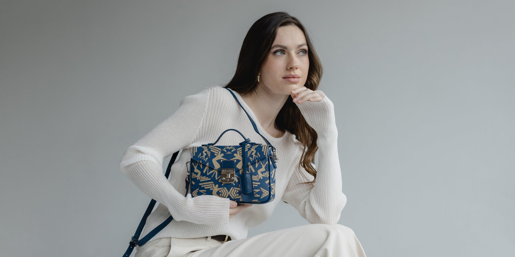 Kollektion in Maze Deep Blau - Cappuccino Beige