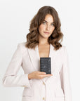 BUIN | Kreditkartenetui classic schwarz/gold - on body