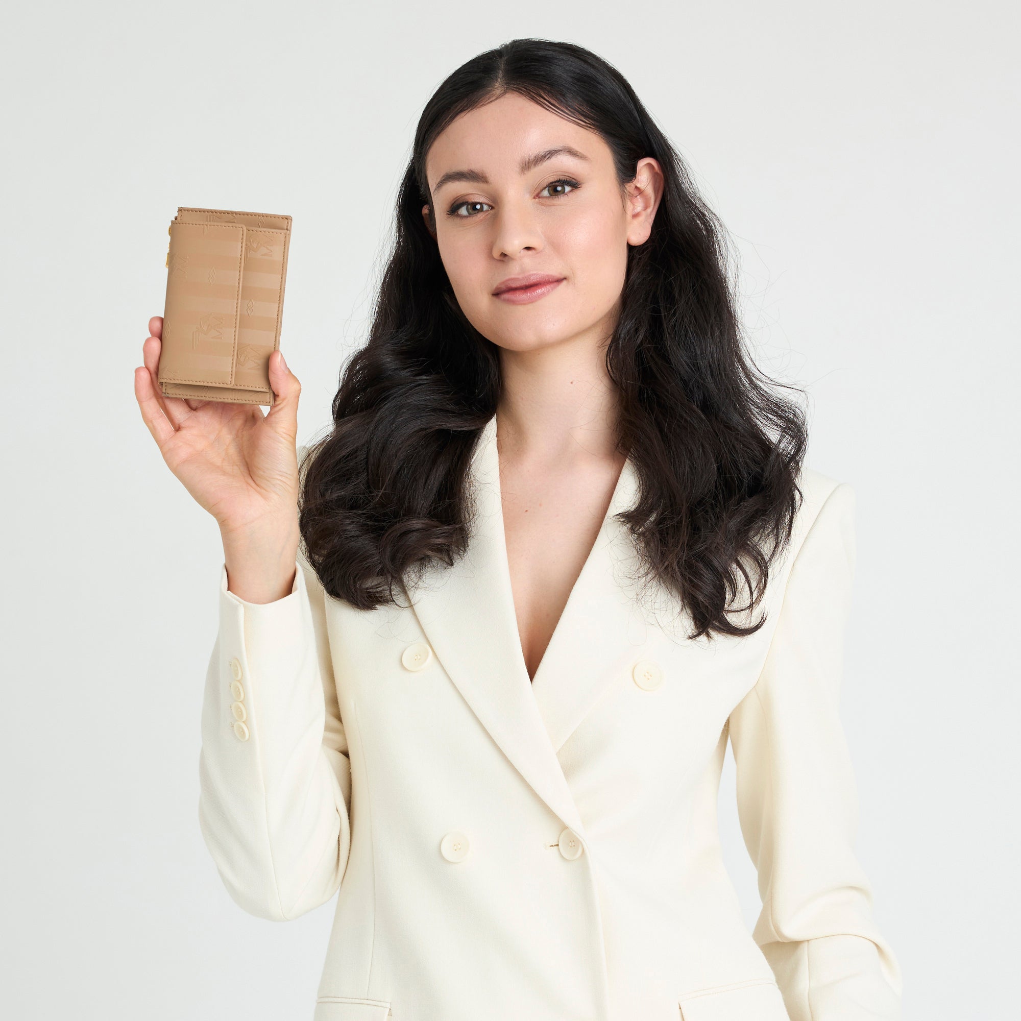 BUIN | Kreditkartenetui cappuccino beige/gold - closeup