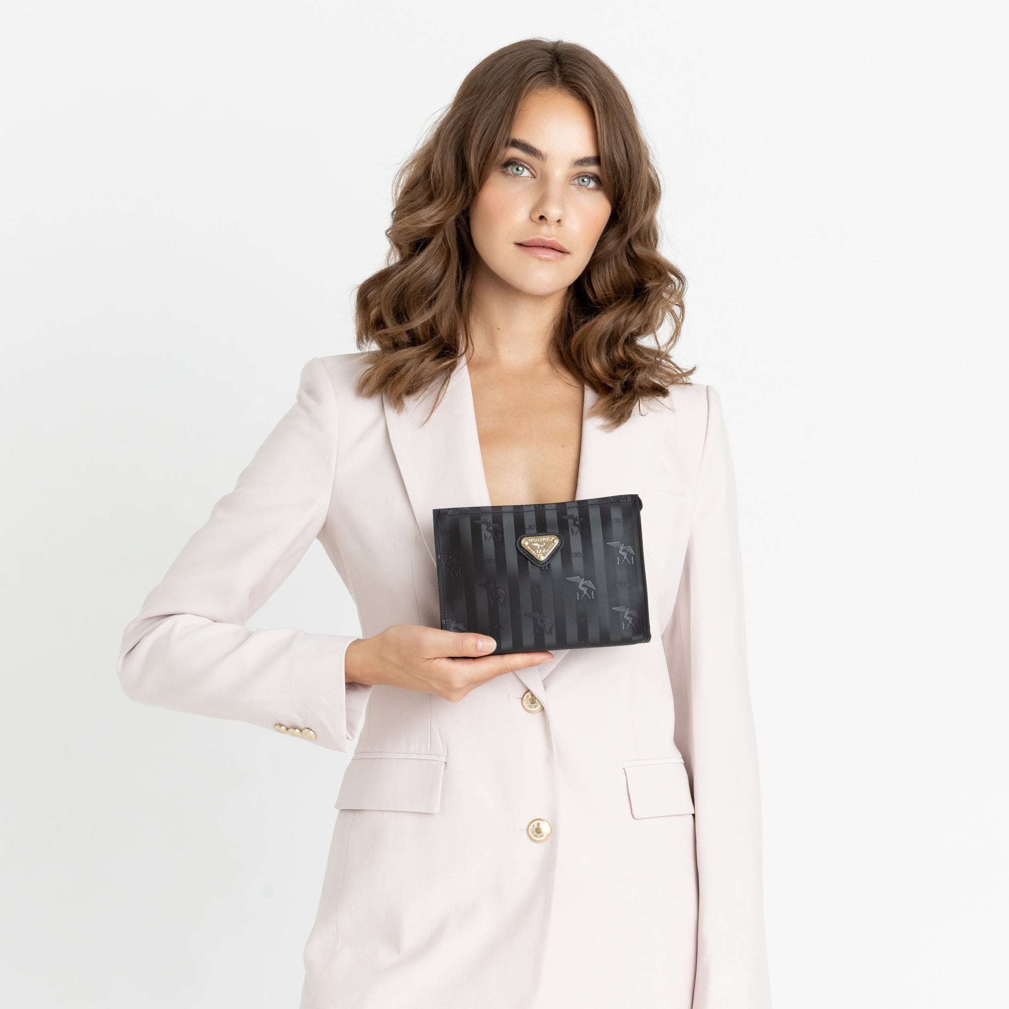 BASODINO | Necessaire classic schwarz/gold - on body