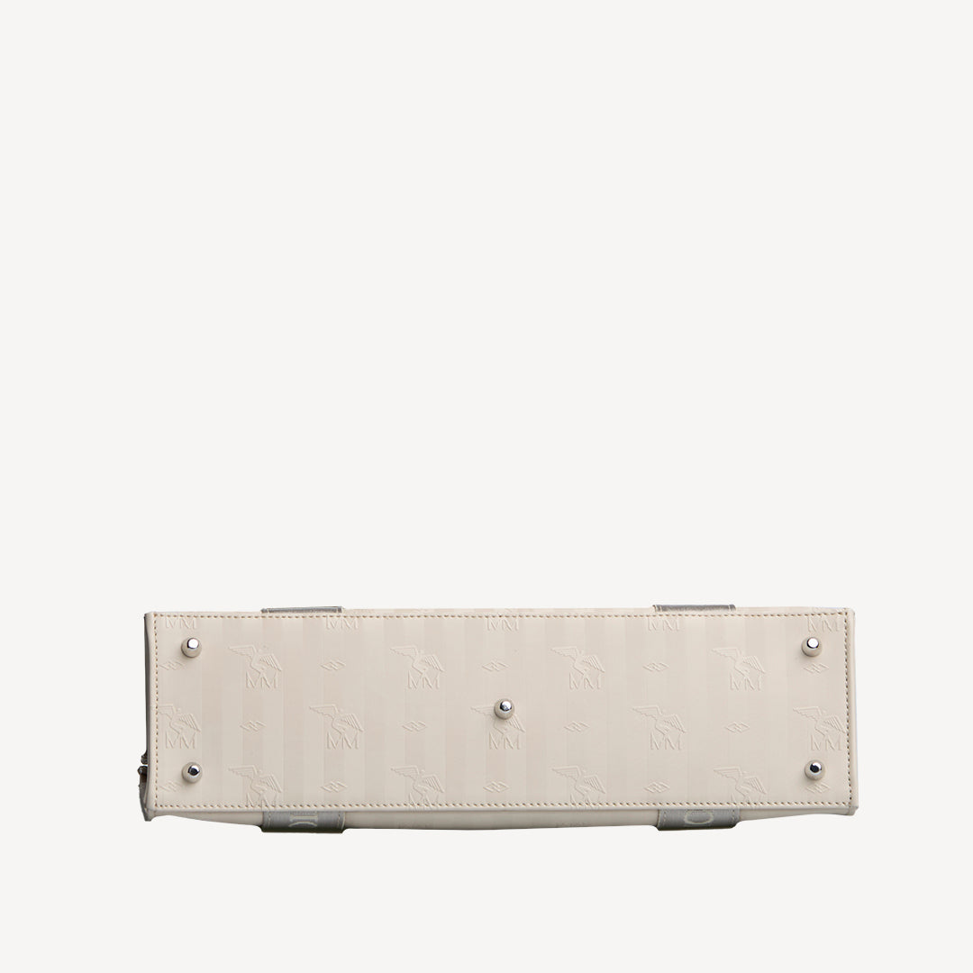 BERLIN | Schultertasche pearl weiss/silber  - von unten