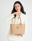 GENF | Shopper cappuccino beige/gold - on body