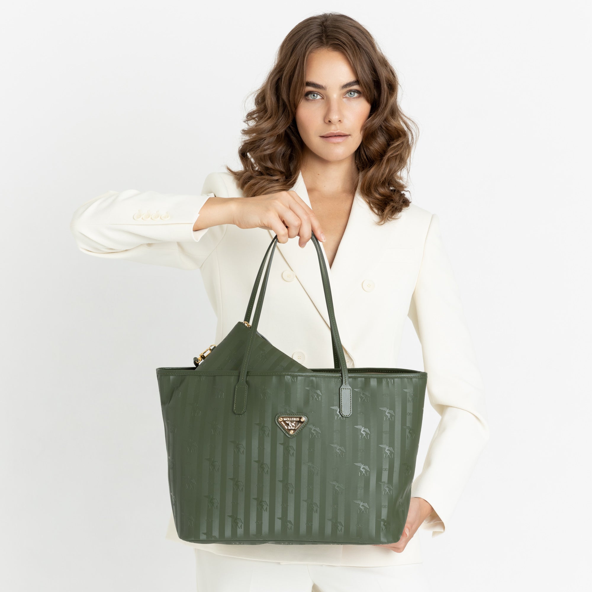BERN | Shopper olive grün/gold - on body