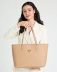 BERN | Shopper cappuccino beige/gold - on body