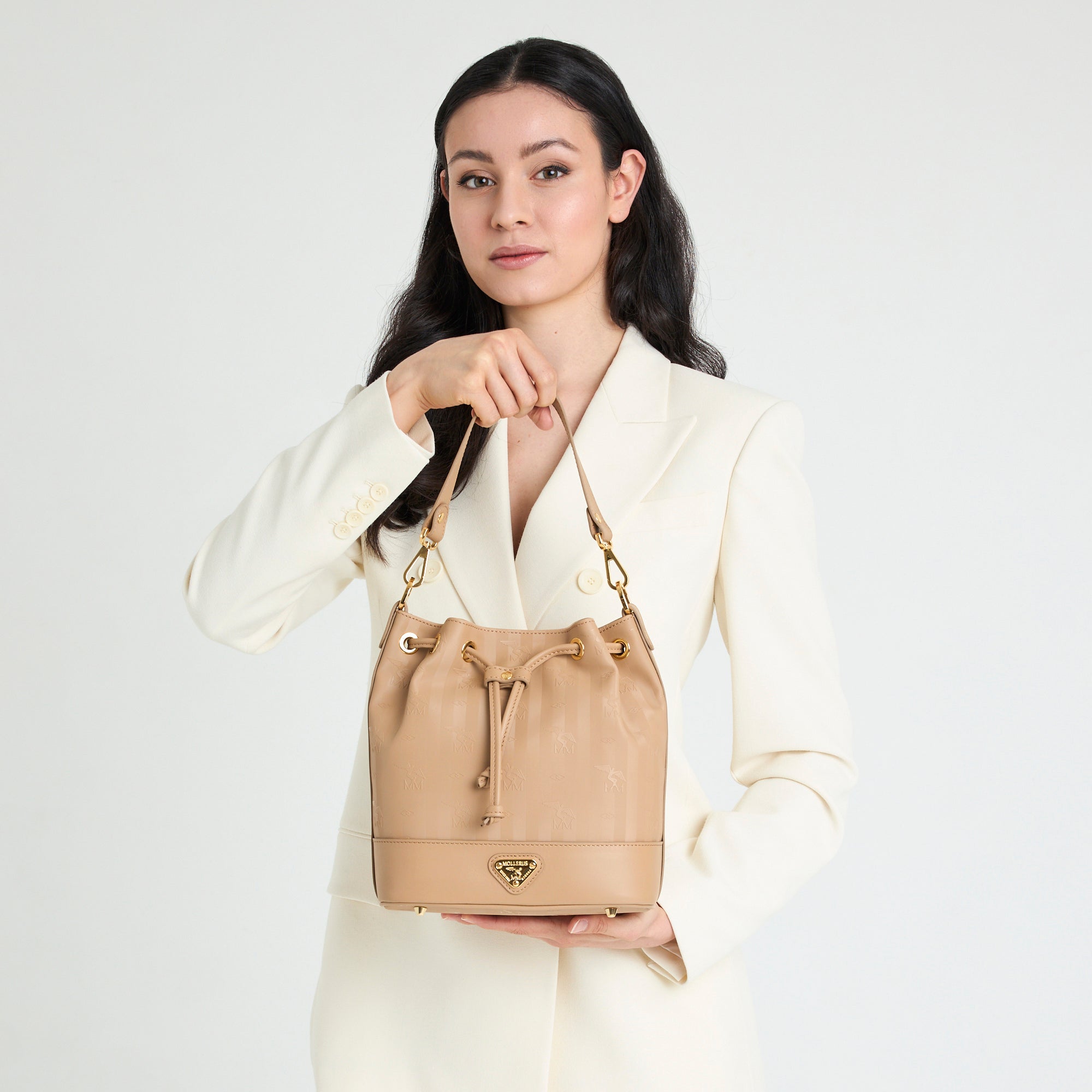 SION | Beuteltasche cappuccino beige/gold - closeup