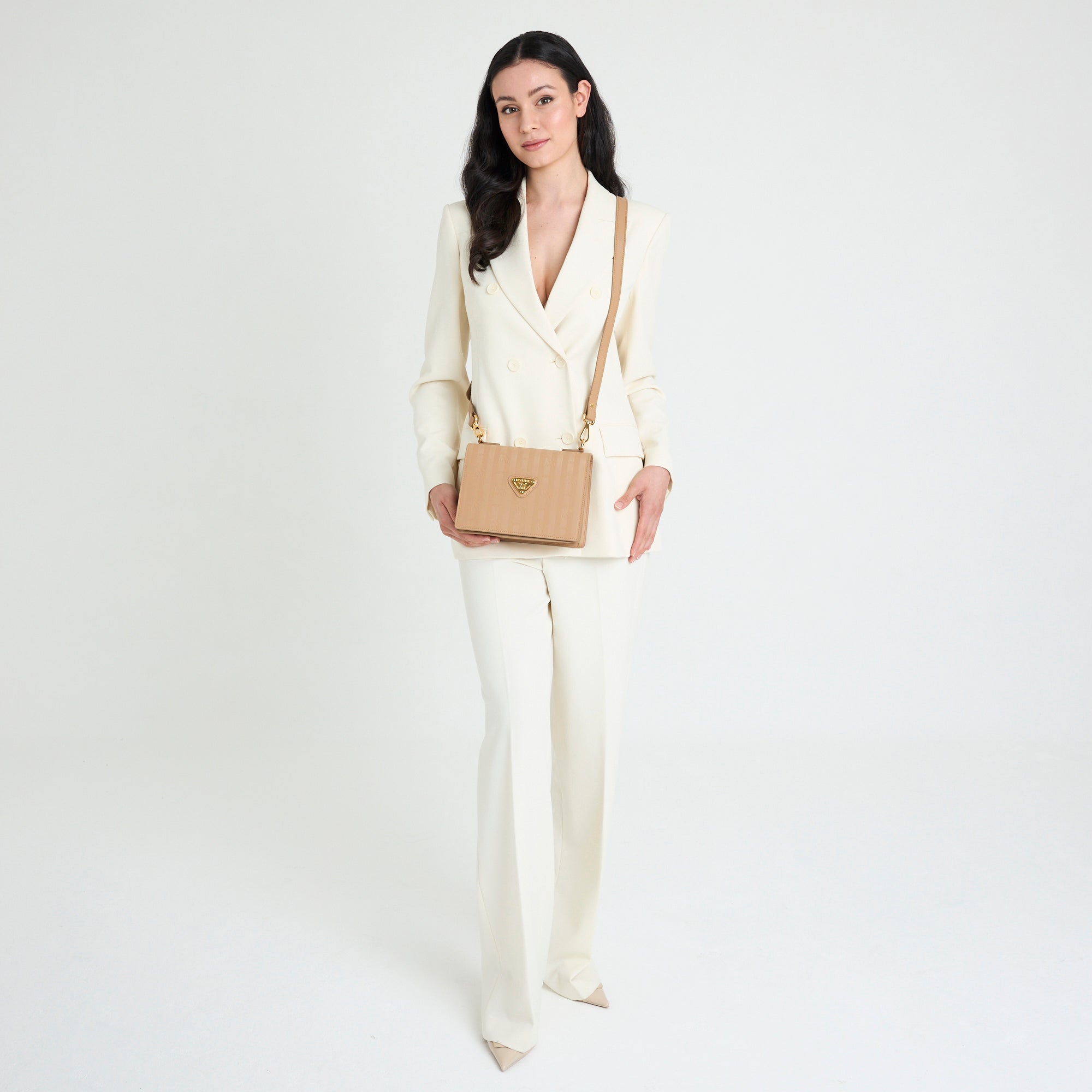 MELIDE | Umhängetasche cappuccino beige/gold - full body